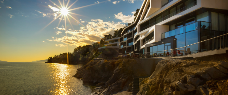 Meeting mit Meerblick im futuristischen Designhotel