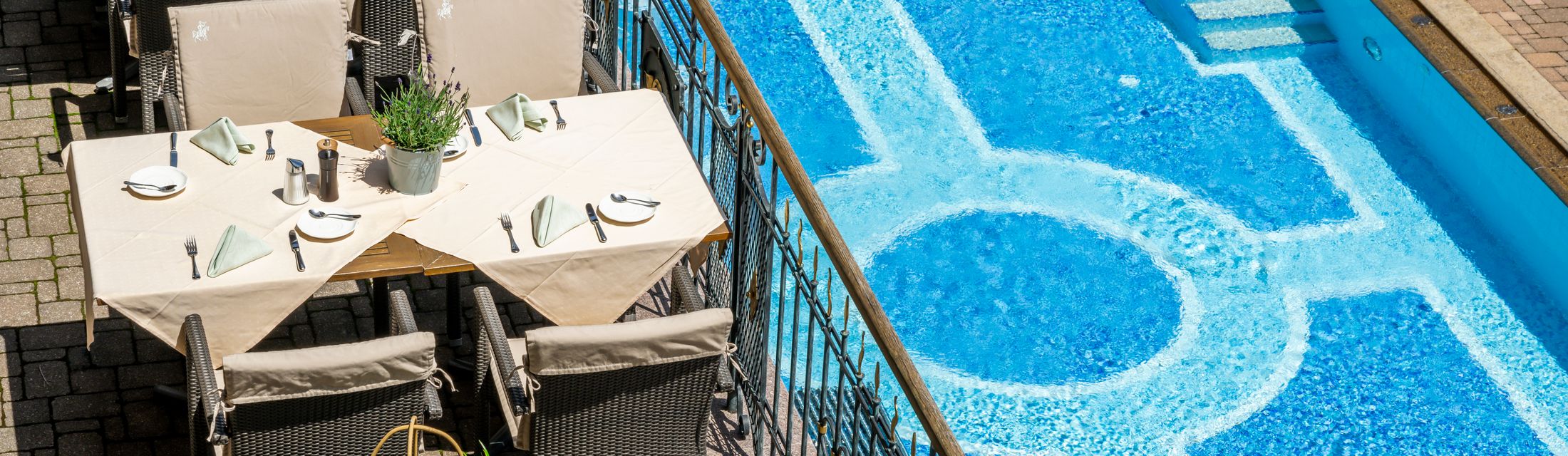 Austrian Vibes mit 3-Haubenküche und Zugspitzblick Austrian Vibes mit 3-Haubenküche und Zugspitzblick