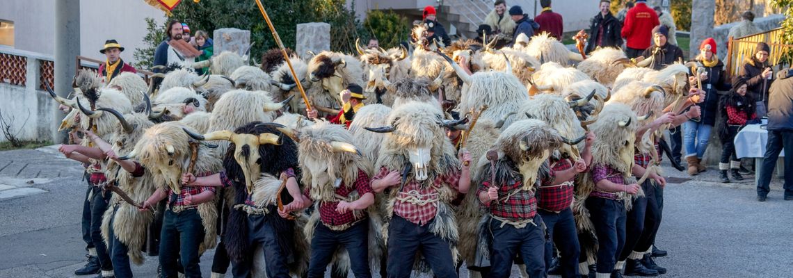 Die Glöckner im Kvarner: Mit Fellkostüm und Tiermasken durch den Karneval Die Glöckner im Kvarner: Mit Fellkostüm und Tiermasken durch den Karneval