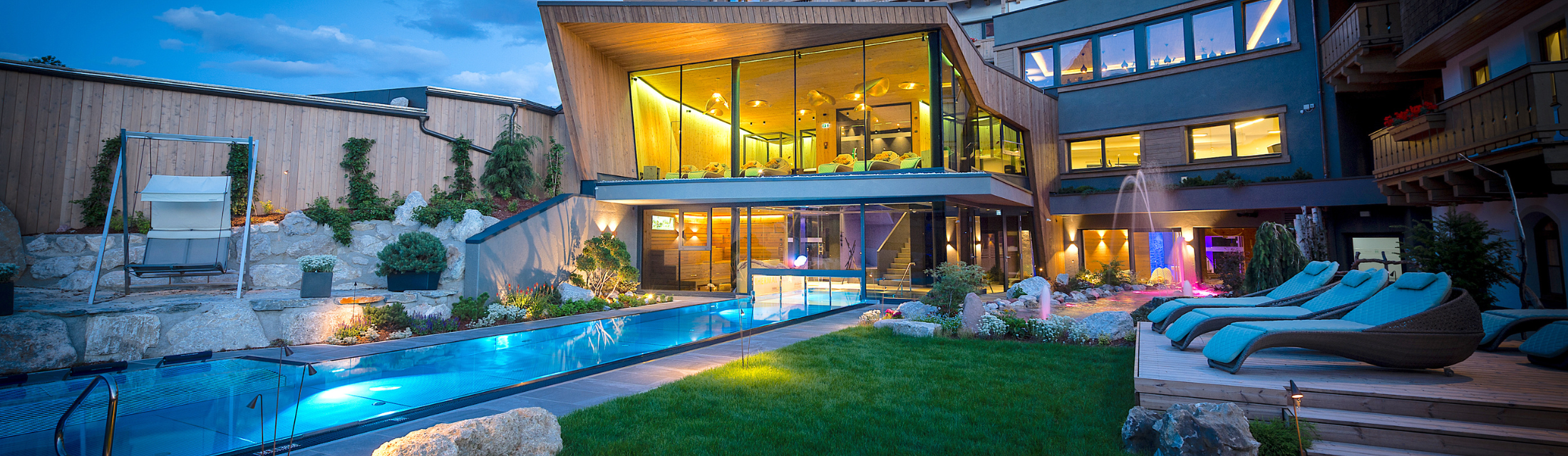 Kinderrutsche und Adults Only (!!) mit Thermalpool an der Piste Kinderrutsche und Adults Only (!!) mit Thermalpool an der Piste