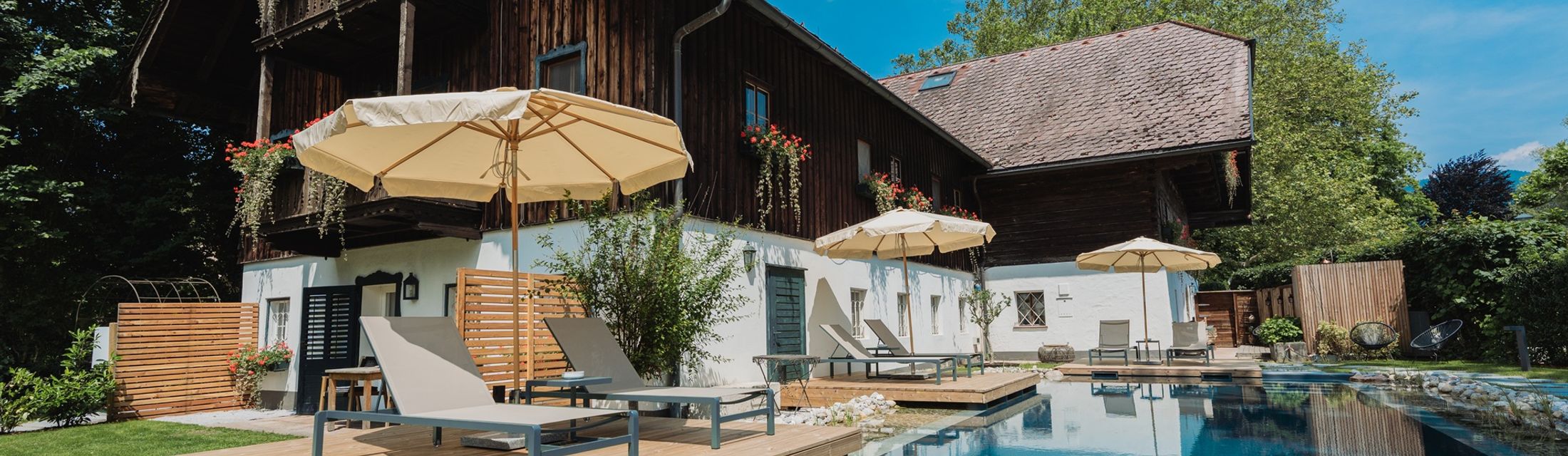 Historische Mauern neu interpretiert: Österreichs Schlosshotels mit lässigen Designerzimmern 